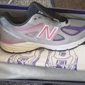 New balance 990kt4 size 8 1/2 woman brand new in the box